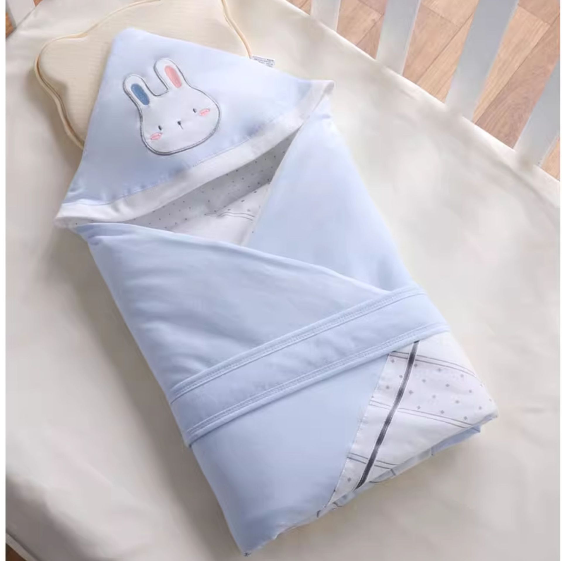 おくるみ 愛らしい動物刺繍の赤ちゃん用おくるみ