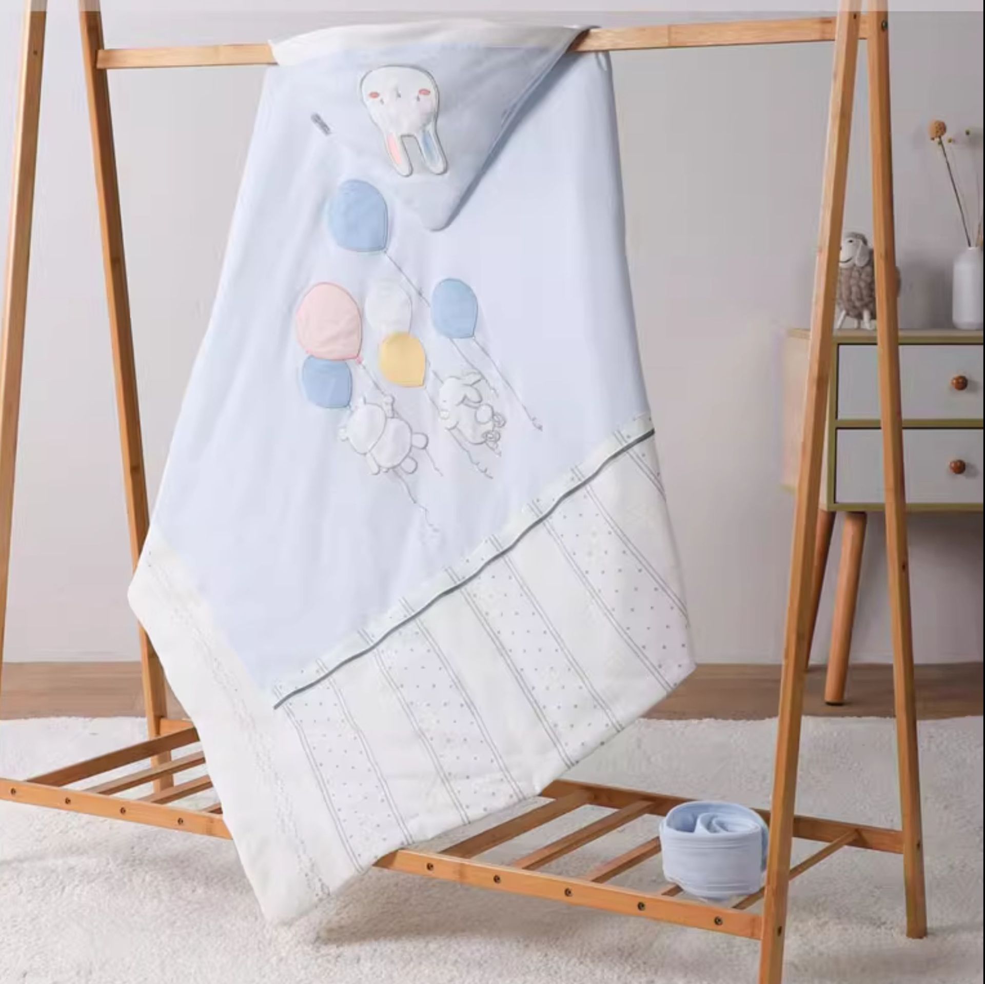 おくるみ 愛らしい動物刺繍の赤ちゃん用おくるみ