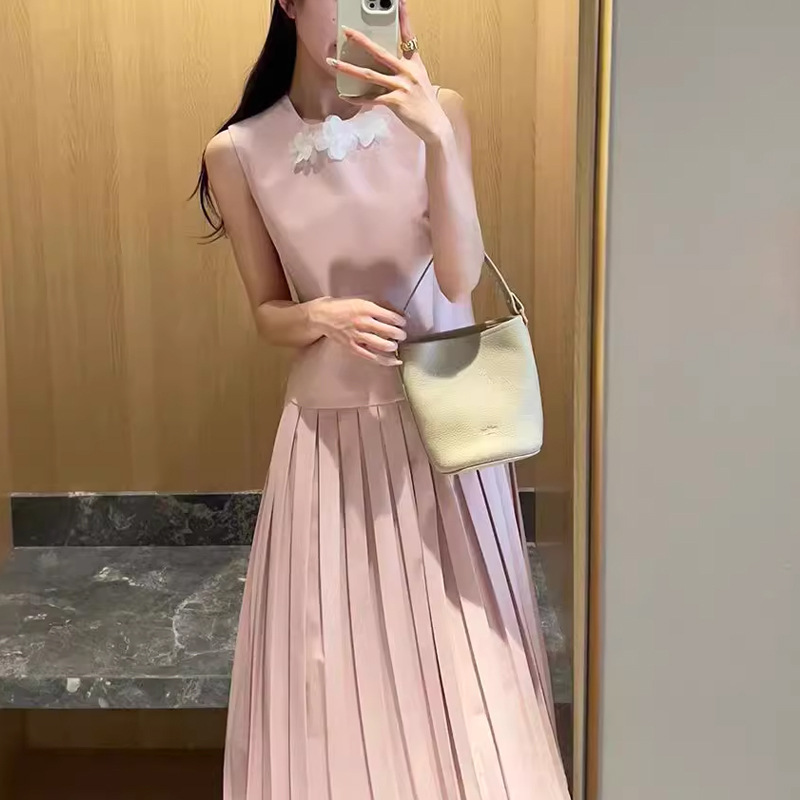 大人ワンピース ロング 花飾りプリーツノースリーブロングワンピース