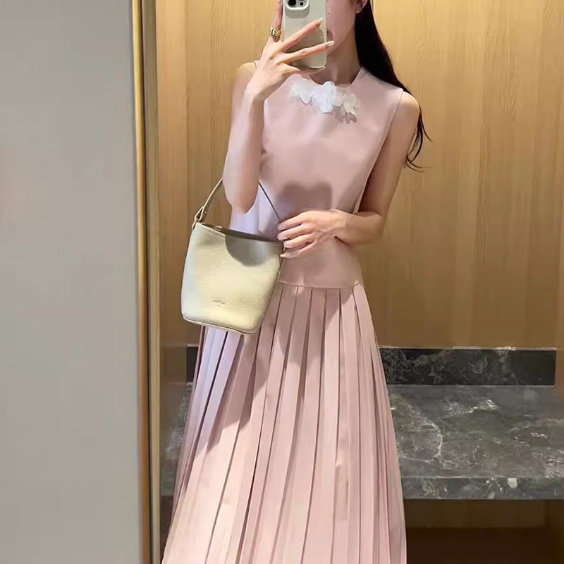 大人ワンピース ロング 花飾りプリーツノースリーブロングワンピース