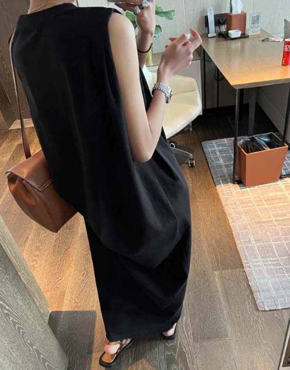 大人ワンピース 大人の黒ノースリーブワンピース ロング丈Ａライン
