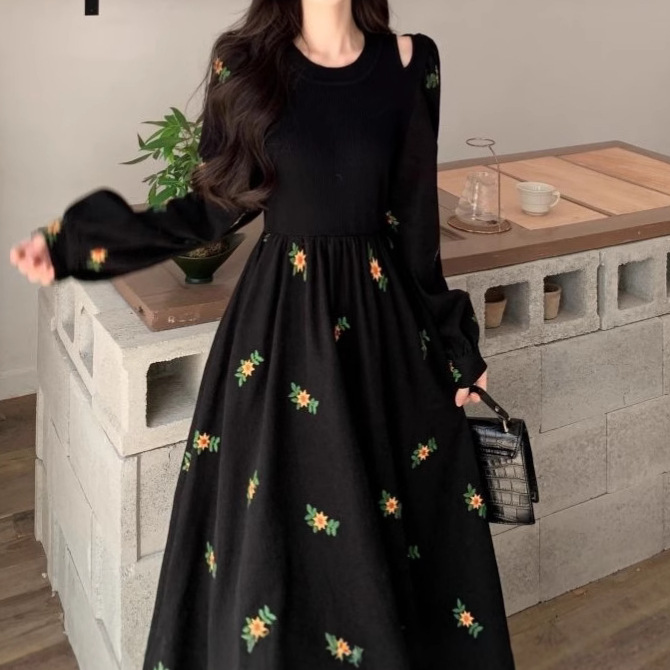 大人ワンピース ロング 小花刺繍入りワンピース