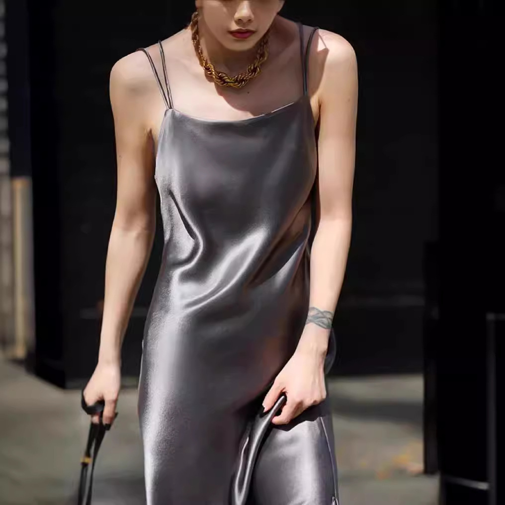 大人ワンピース ロング シルエット際立つ優美なキャミソールワンピース