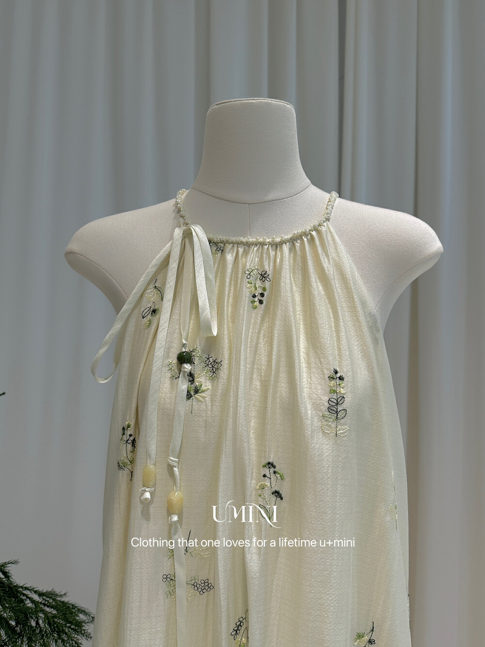大人ワンピース マキシ 花刺繍ホルターネック マキシワンピース