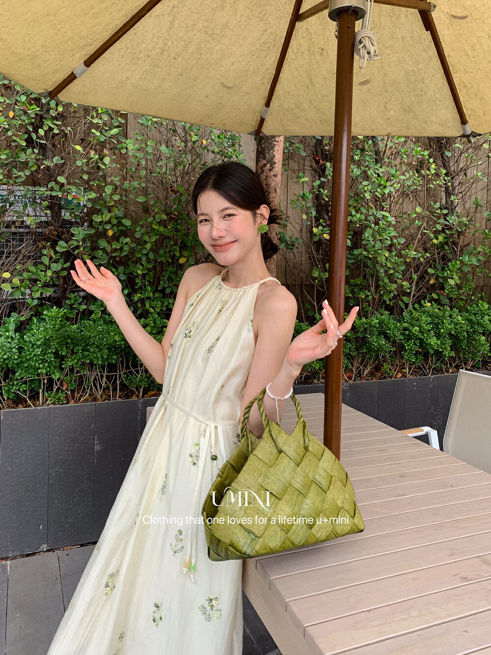 大人ワンピース マキシ 花刺繍ホルターネック マキシワンピース