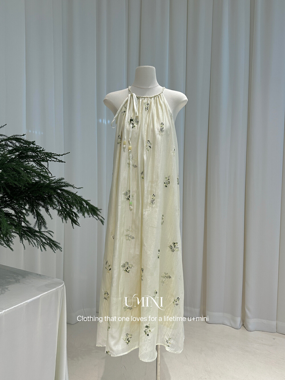 大人ワンピース マキシ 花刺繍ホルターネック マキシワンピース