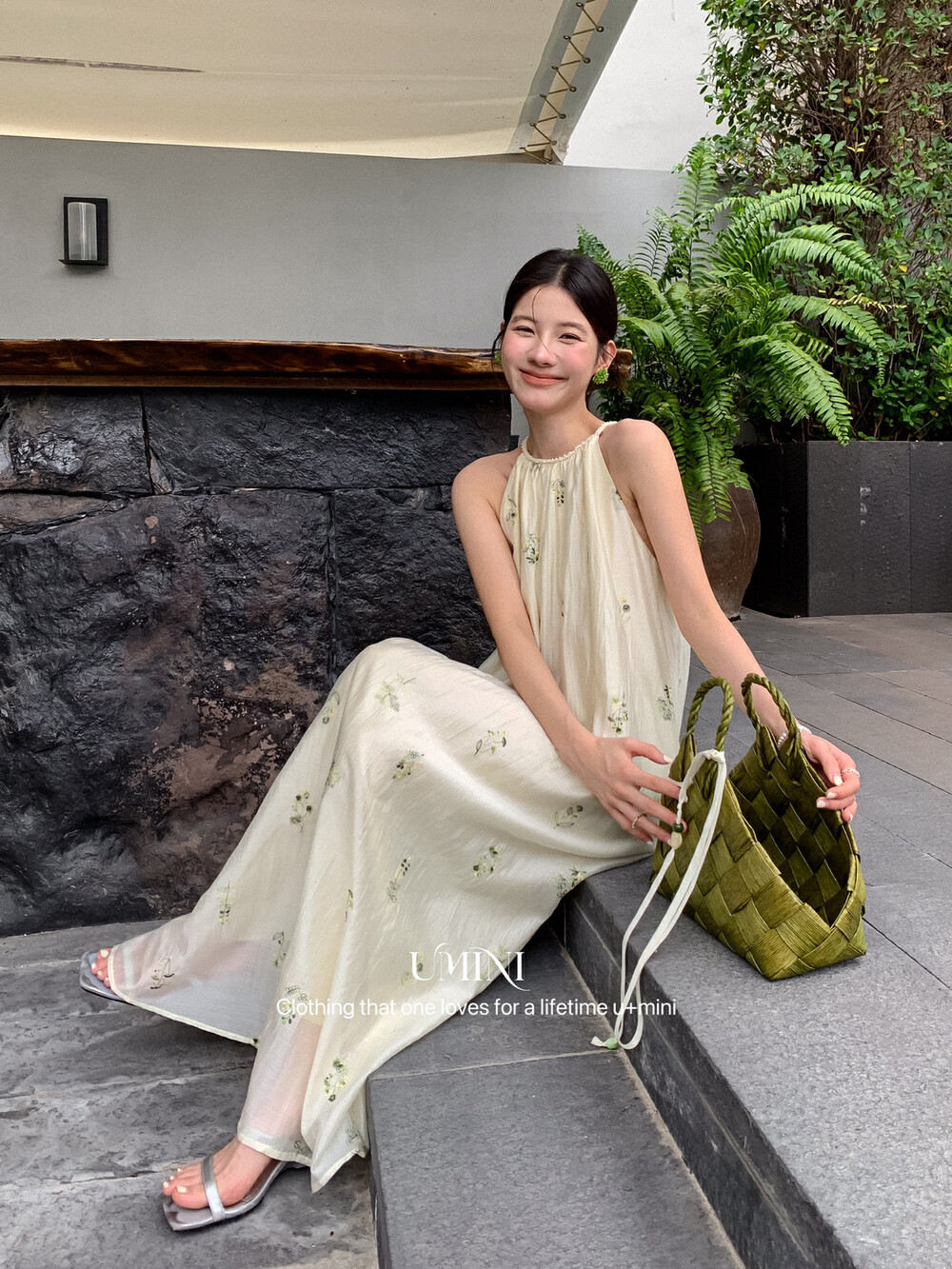 大人ワンピース マキシ 花刺繍ホルターネック マキシワンピース