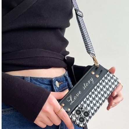 手帳型スマホケース スマホではなく、ポーチのような千鳥格子柄 ワンショルダーストラップ付きiPkoneケース