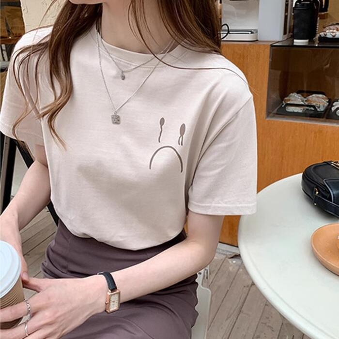 量産型/参戦服/推し活 
韓国っぽい泣き顔マークが
キュートなシンプルTシャツ