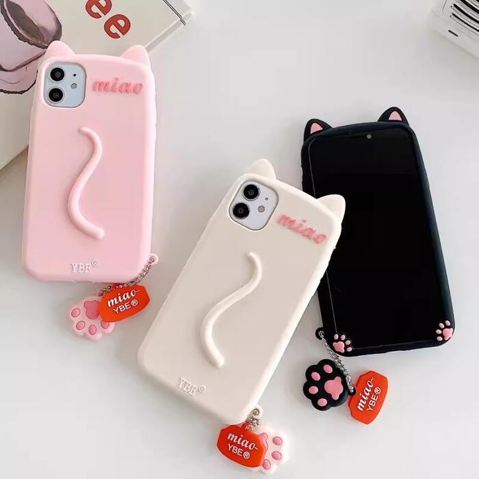 量産型/参戦服/推し活 肉球チャーム付きの猫型スマホケース