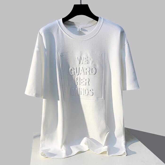 量産型/参戦服/推し活 ゆったりシルエットのエンボス加工ロゴTシャツ