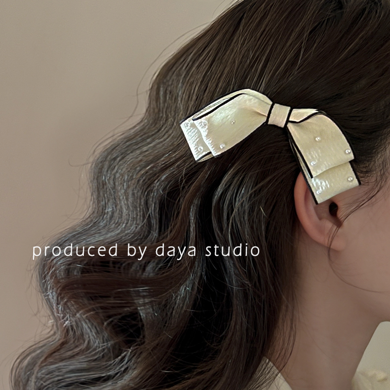 量産型/参戦服/推し活 リボンが特徴的なヘアクリップ