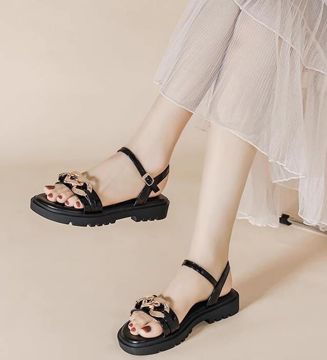 量産型/参戦服/推し活 大きめチェーンモチーフがアクセントのストラップサンダル