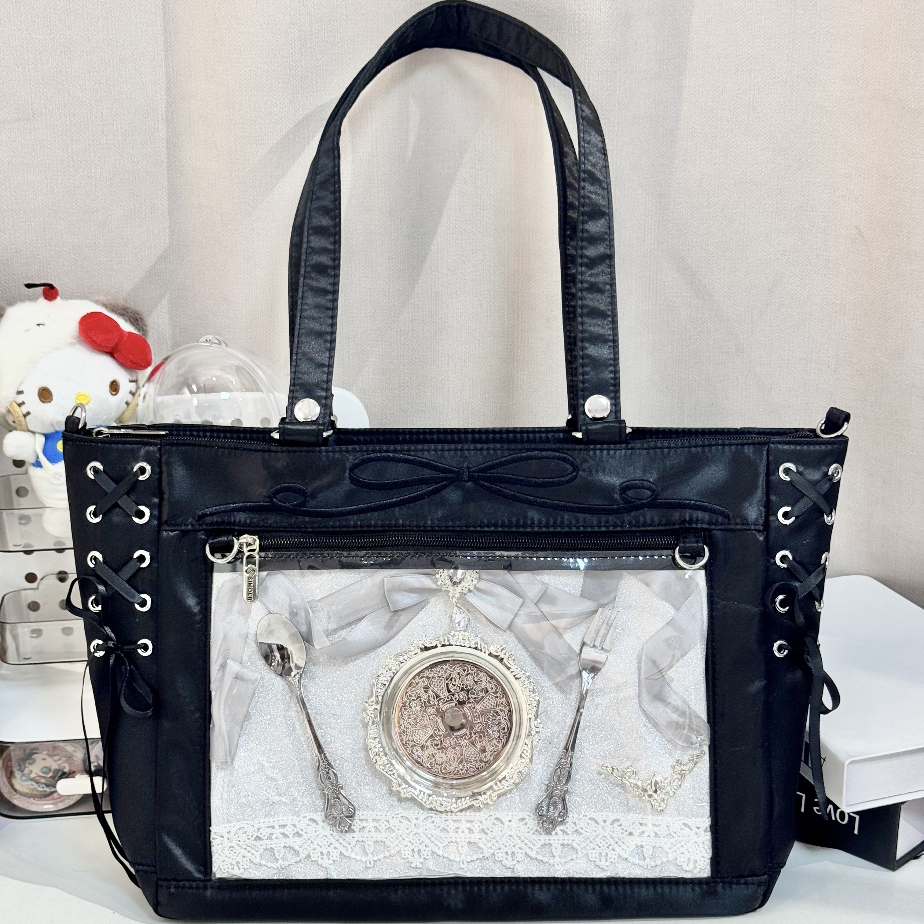 リボン刺繍とレースアップが愛らしい痛バッグトート