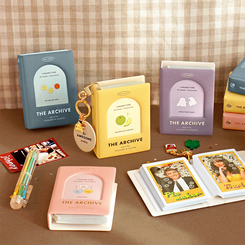 推し活グッズ 推しの記憶を守る小さなアルバム型プロマイドケース