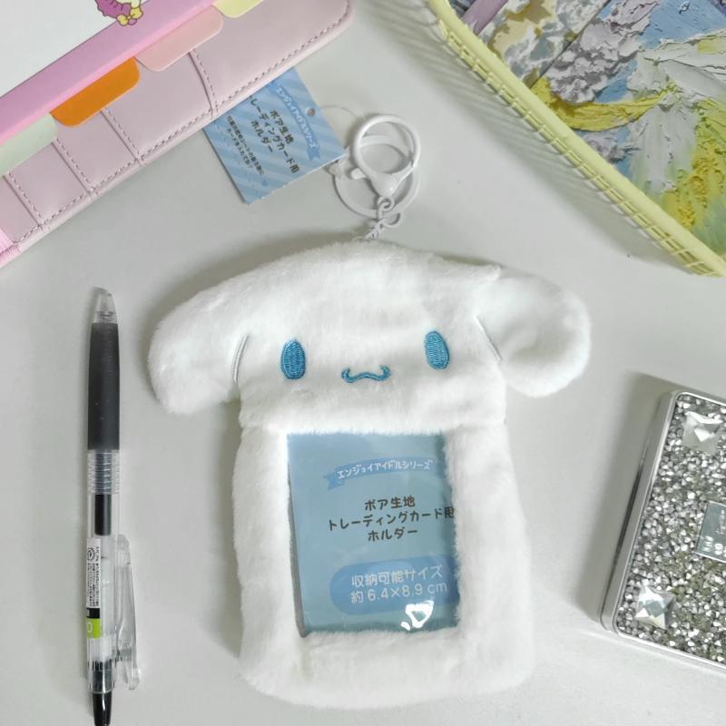推し活グッズ もふもふキャラクター付きトレカケース