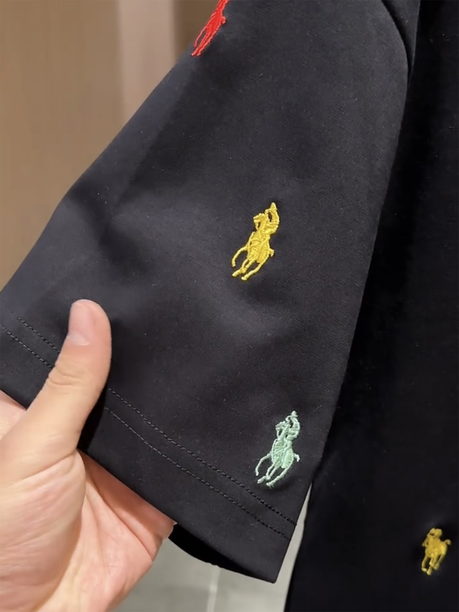 40 代 ファッション メンズ 彩り騎士刺繍 上質コットンTシャツ