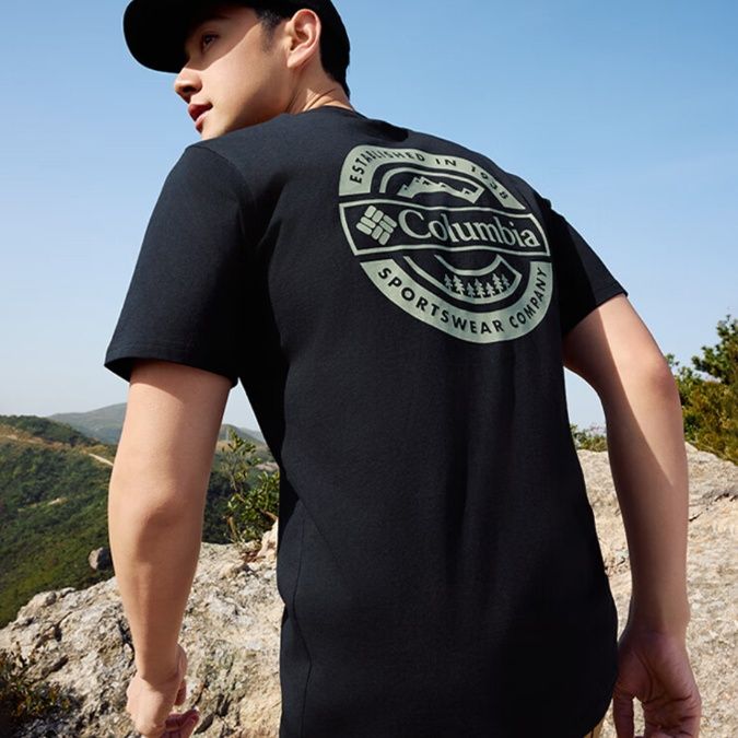 40 代 ファッション メンズ アウトドア感性 バックロゴ Tシャツ