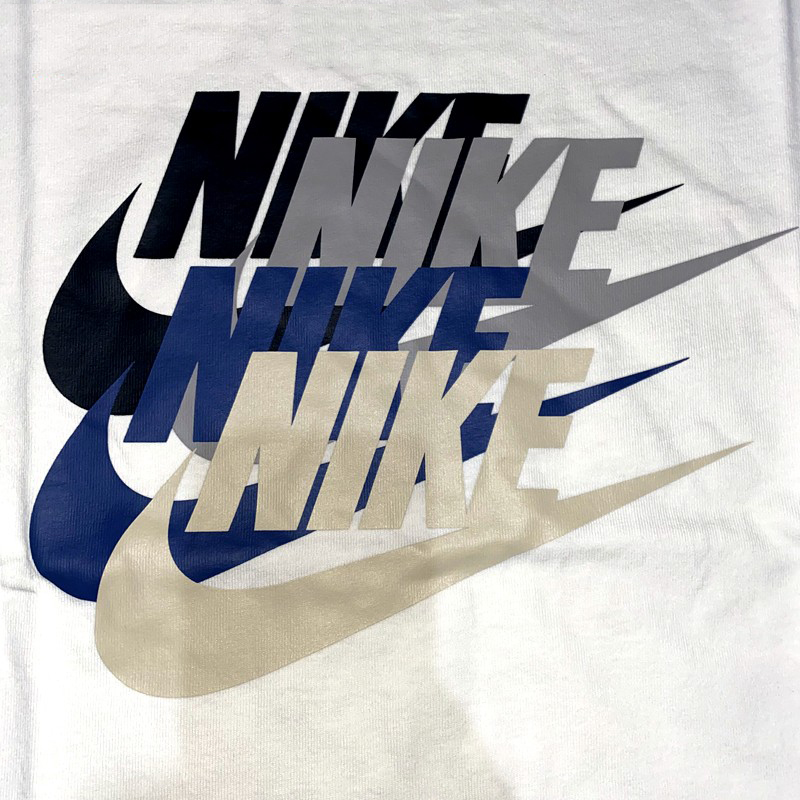 40 代 ファッション メンズ 重ね文字デザイン スポーティ Tシャツ