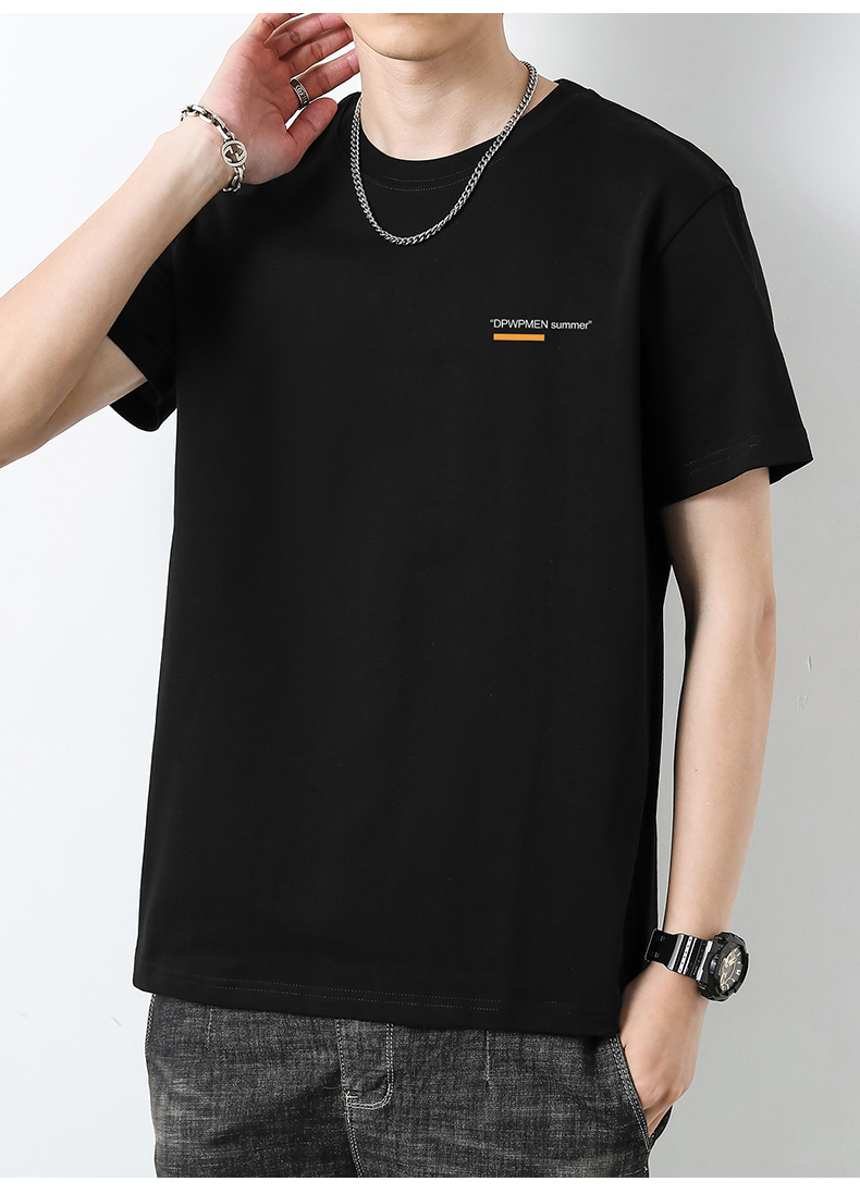 40 代 ファッション メンズ 洗練されたミニマルデザインTシャツ