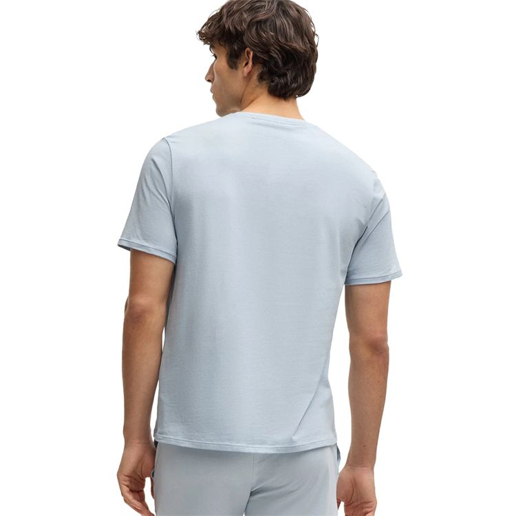 40 代 ファッション メンズ 洗練ラインデザイン 大人の定番Tシャツ