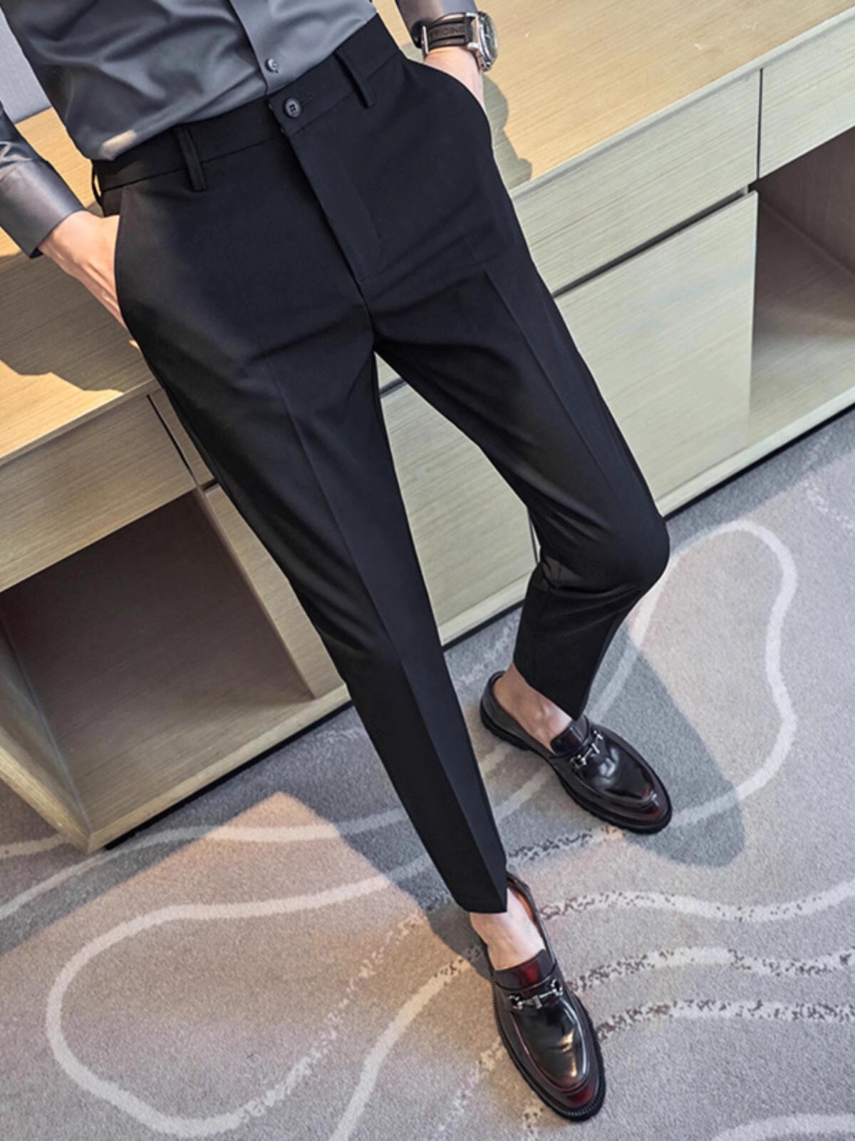 40 代 ファッション メンズ 洗練ストレートスラックス