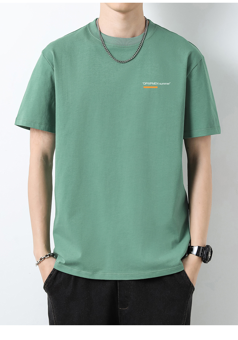 40 代 ファッション メンズ 洗練されたミニマルデザインTシャツ
