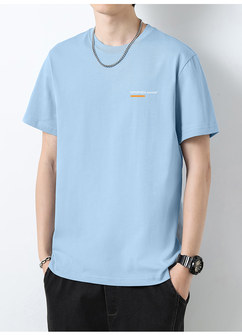 40 代 ファッション メンズ 洗練されたミニマルデザインTシャツ