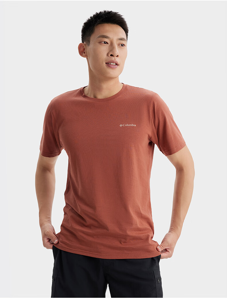 40 代 ファッション メンズ アウトドア感性 バックロゴ Tシャツ