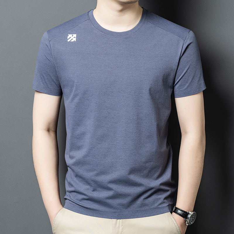 40 代 ファッション メンズ 洗練シルエット クルーネックTシャツ