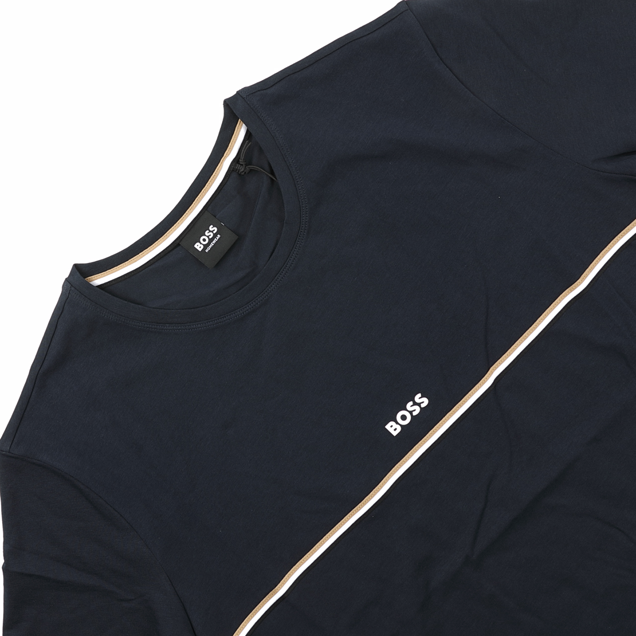 40 代 ファッション メンズ 洗練ラインデザイン 大人の定番Tシャツ
