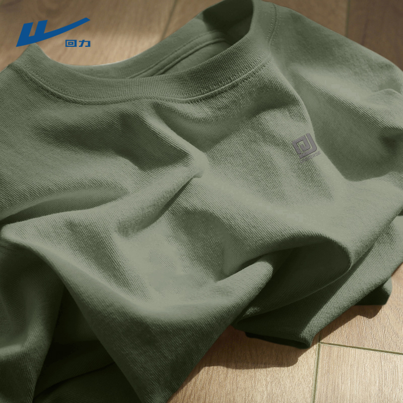 40 代 ファッション メンズ 洗練された基本デザイン四角ロゴTシャツ