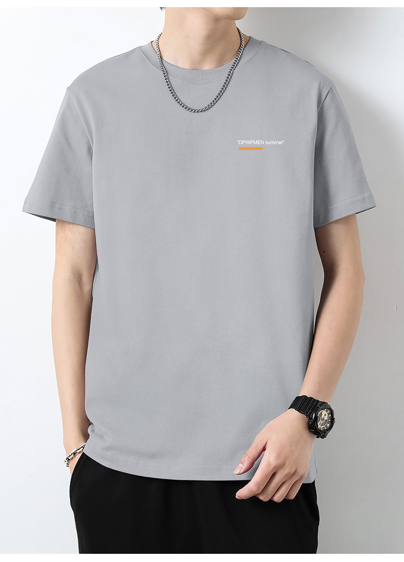 40 代 ファッション メンズ 洗練されたミニマルデザインTシャツ