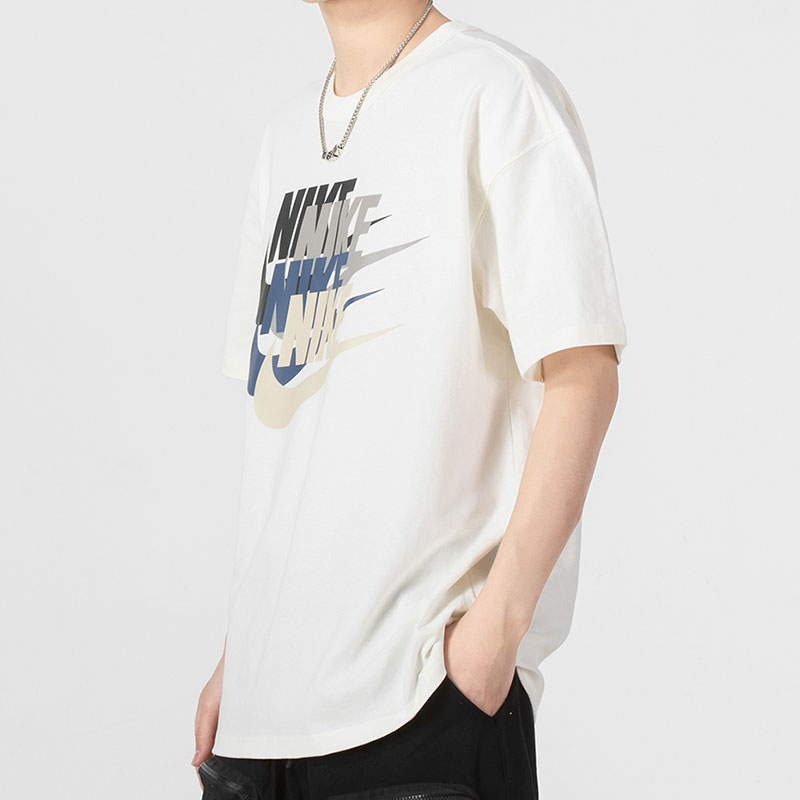 40 代 ファッション メンズ 重ね文字デザイン スポーティ Tシャツ