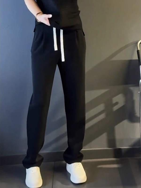 40代メンズファッション 上質素材のストレートイージーパンツ