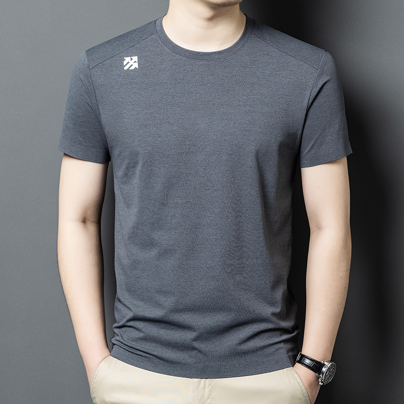 40 代 ファッション メンズ 洗練シルエット クルーネックTシャツ