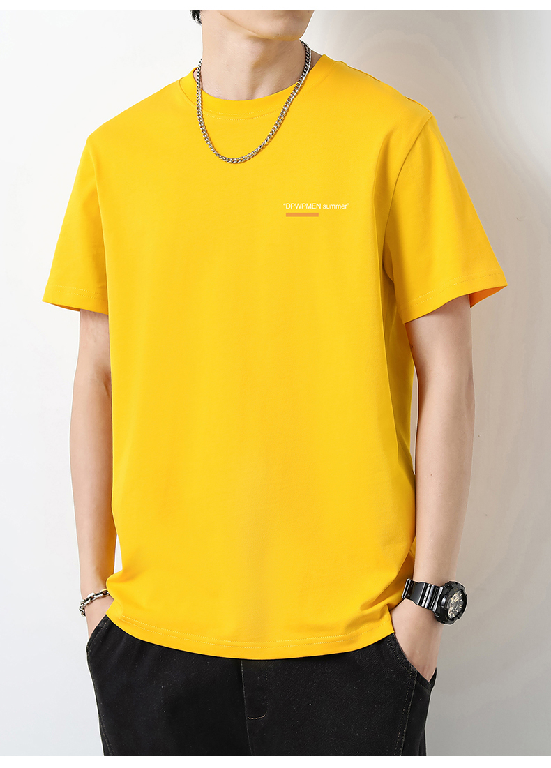 40 代 ファッション メンズ 洗練されたミニマルデザインTシャツ