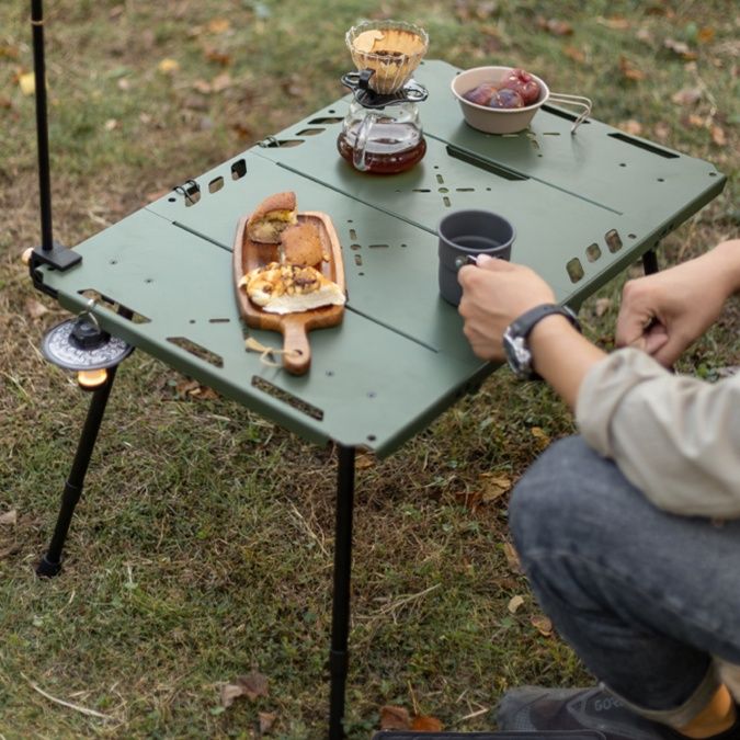 アウトドアテーブル 四つ折り戦術テーブル 軽量携帯式