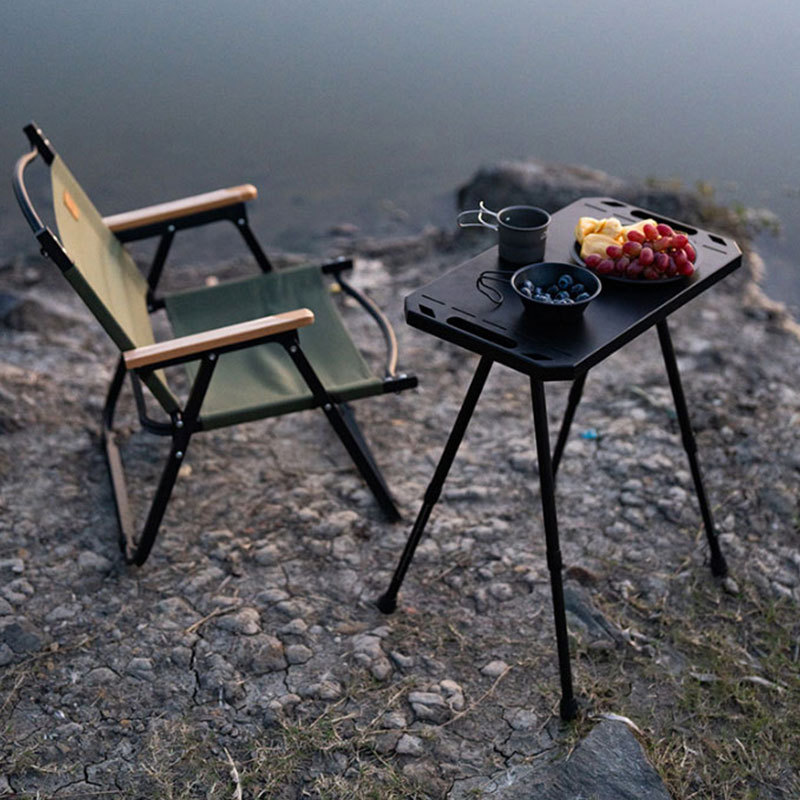 アウトドアテーブル 折りたたみ式四脚軽量　サイドテーブル