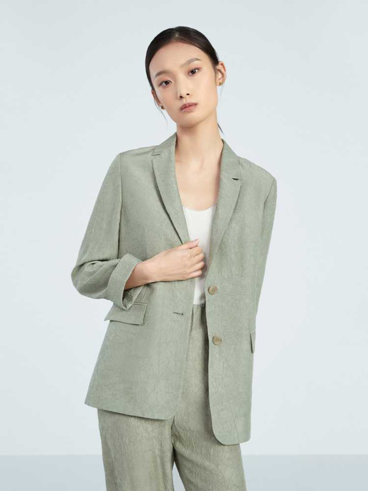 春先の印象アップ！周りと差がつく大人の上着5選