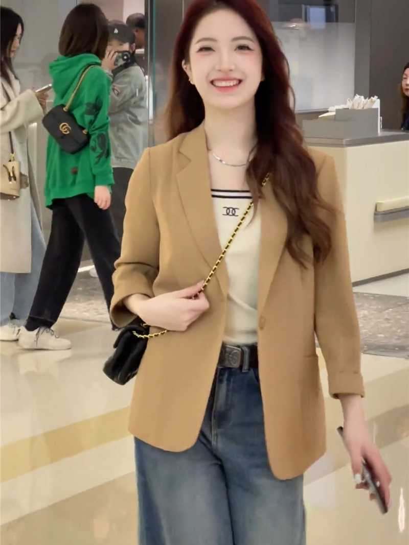 茶色の上着で叶える大人の落ち着きスタイル！品格が輝くおすすめアイテム5選