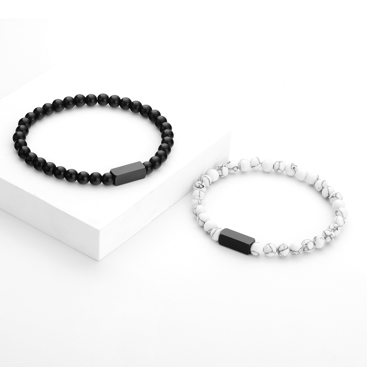 ペアブレスレット 天然石とプレート飾りのペアブレスレット