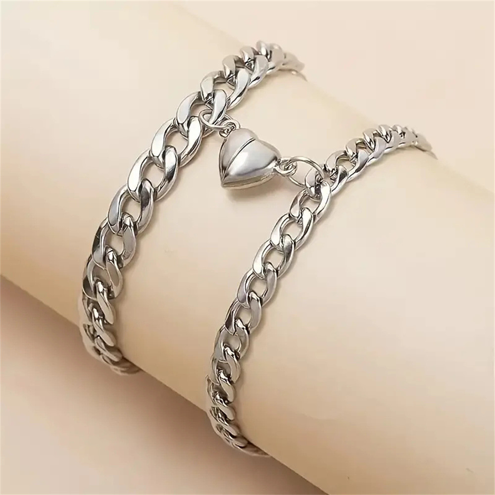 https://fulmo-img-server.com/pairheart/13386676-4a12-471f-9351-a796b760188e.jpg