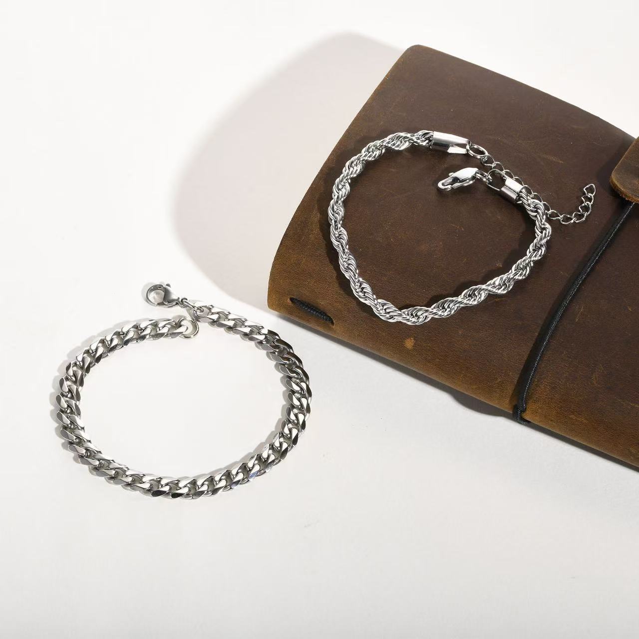 ペアブレスレット ツイストチェーン輝きペアブレスレット