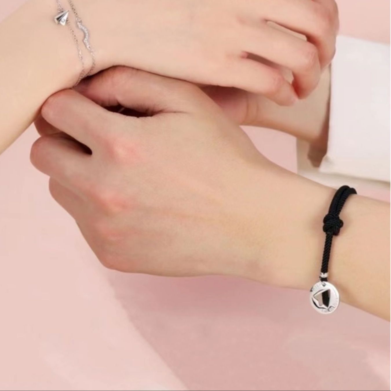 https://fulmo-img-server.com/pairheart/1748065070208_0aywgzcb_7332jgu3.jpeg
