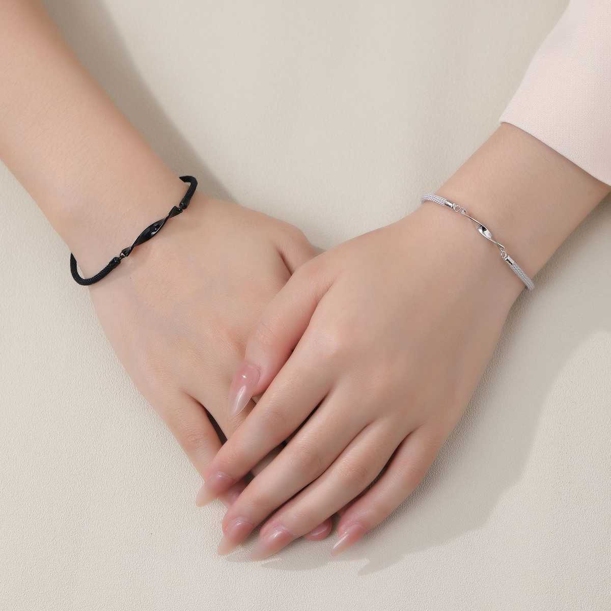 友達との絆が深まる！毎日着けたいペア ネックレス 5選