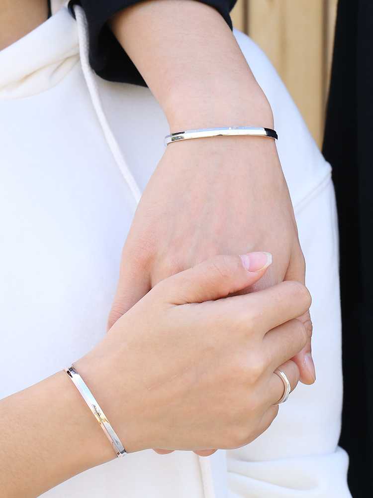 心に刻む思い出!カップルのためのレザーバングルペア5選