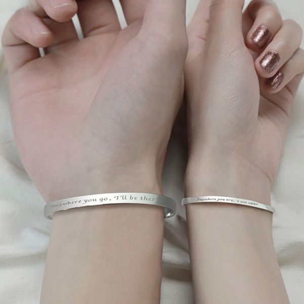 ペアブレスレット 刻印メッセージ入り細身バングル