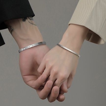 ペアブレスレット 刻印メッセージ入り細身バングル