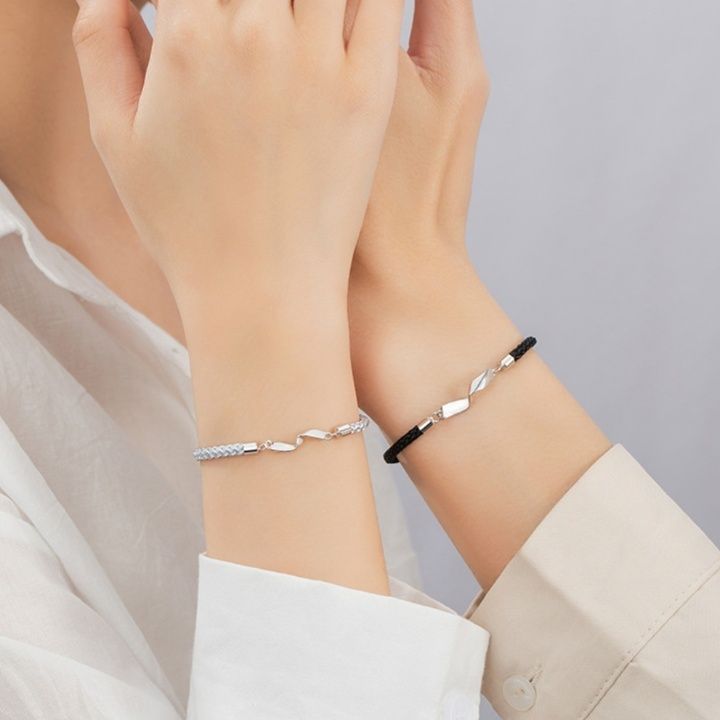 メビウスツイスト コードペアブレスレット ふたりの絆を紡ぐ、ミニマルシルバー